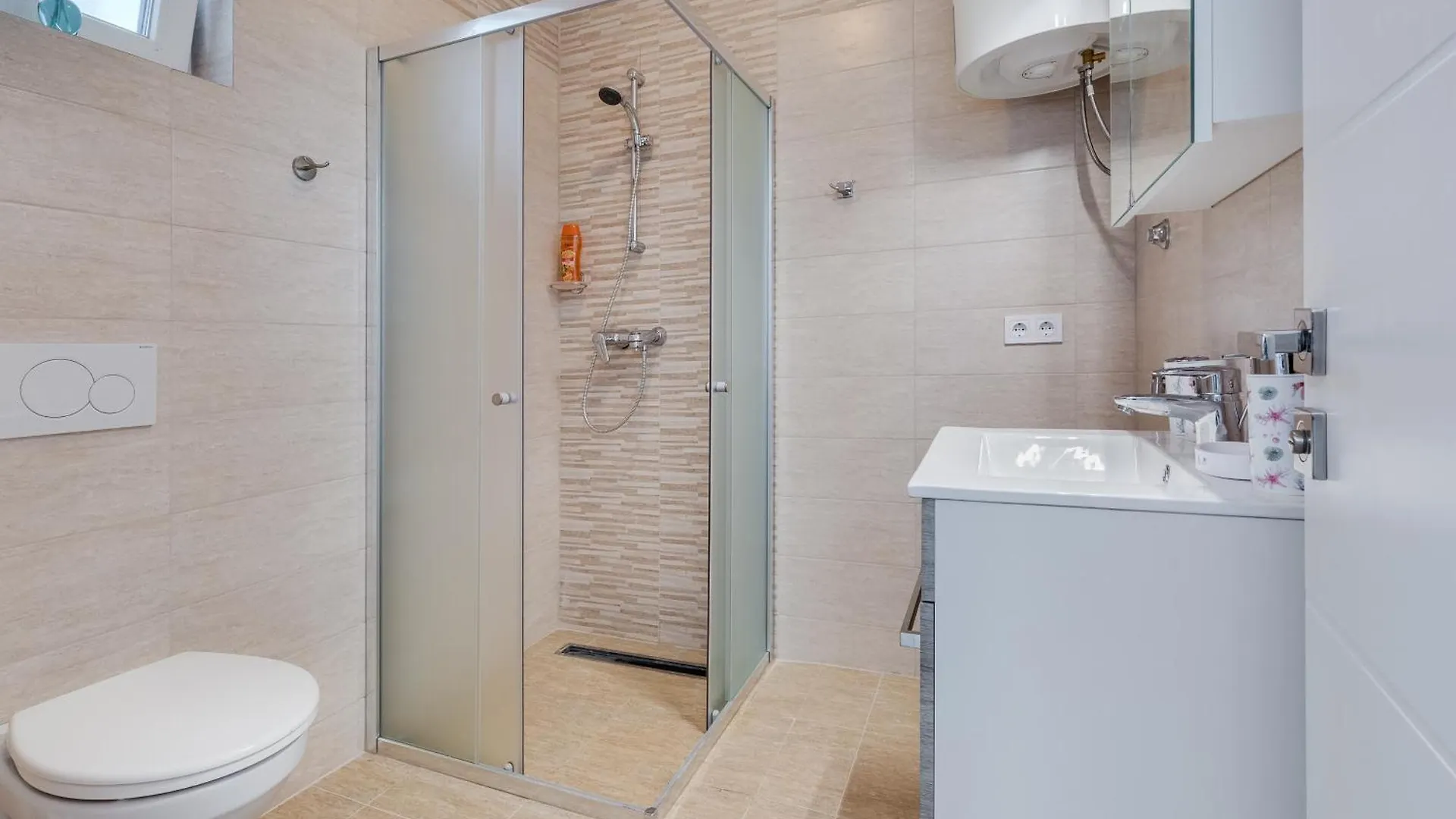 Apartmani Kastelina 2 Vir Lägenhet