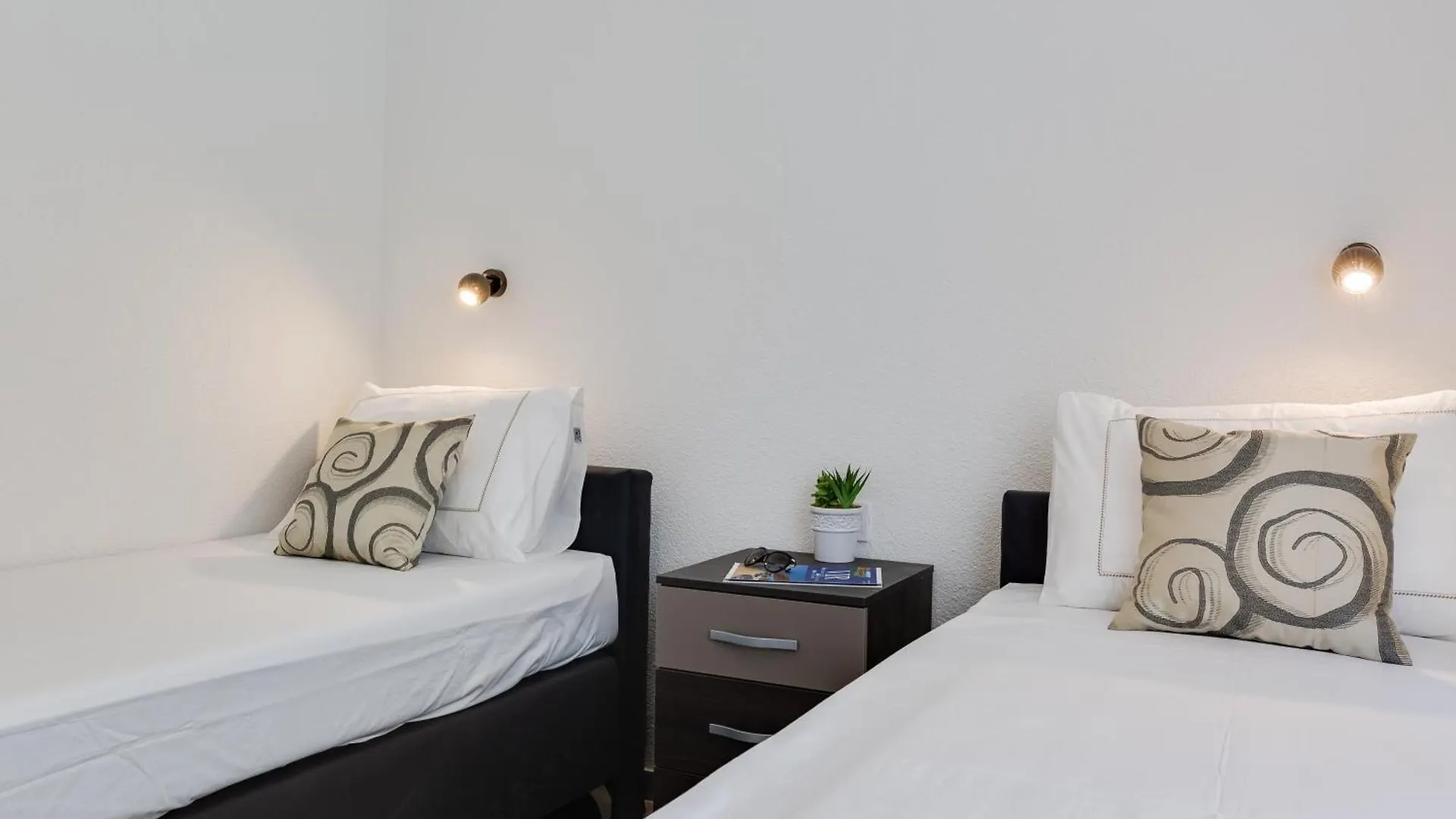 Apartmani Kastelina 2 Vir